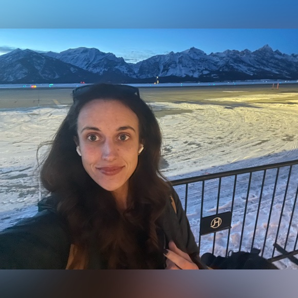 Meet your Posher, Britt - Picture 1 of 1